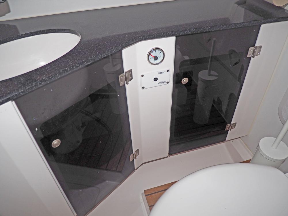 Salon, Accommodatie